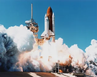 Lancement de la navette spatiale Columbia depuis le Kennedy Space Center, Floride, 4 avril 1997.